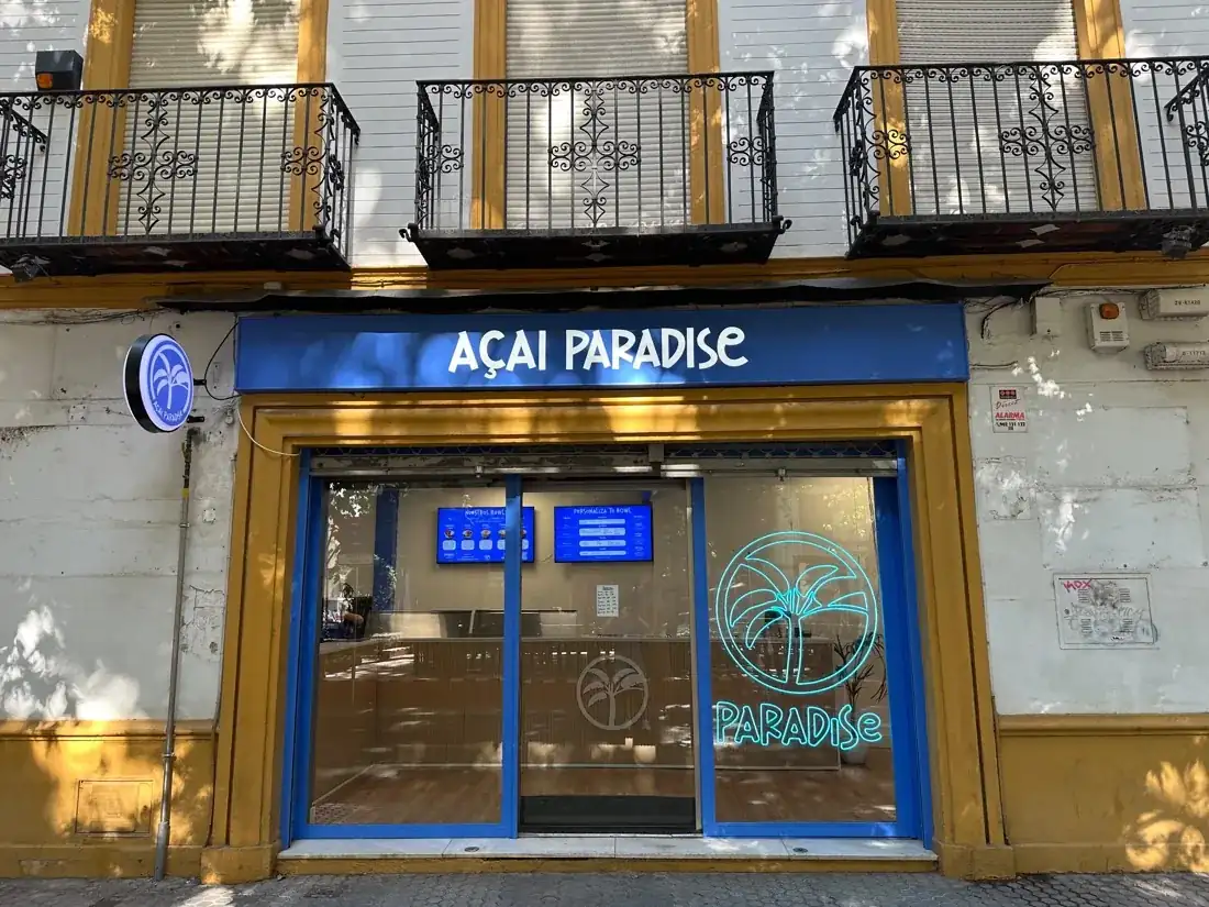Fachada de Açaí Paradise en el centro de Sevilla